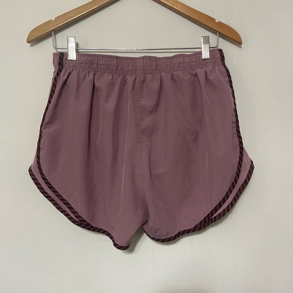 Nike EUC women's L mauve running shorts with built in underwear - Picture 4 of 5